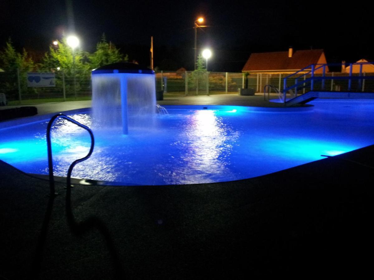 Camping Paradis Le Royon ฟอร์-มาอง-ปลาจ ภายนอก รูปภาพ